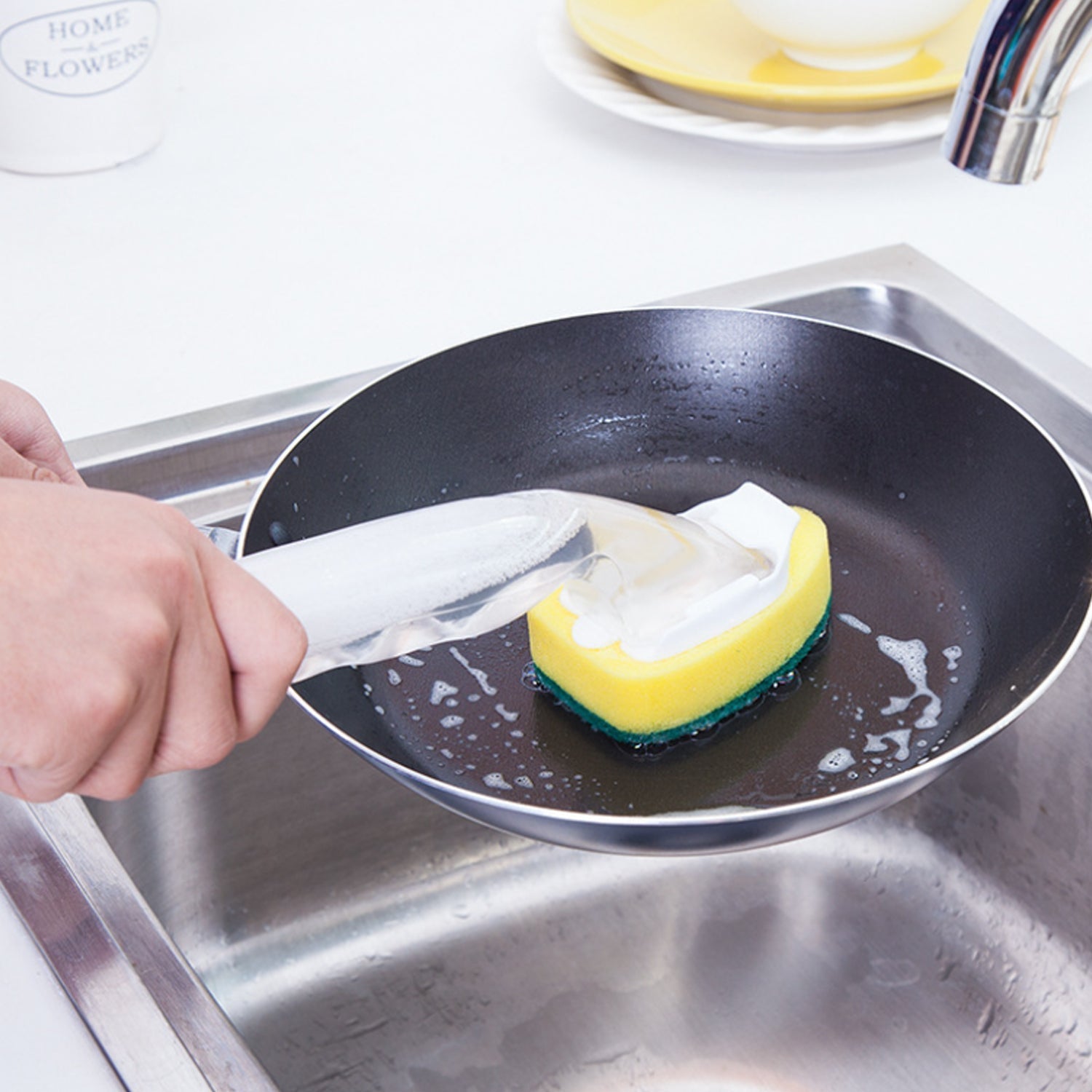 7200 Liquid dispensing Scrub widely used for washing and cleaning utensils and all kitchen stuff to make them again clean and shiny.