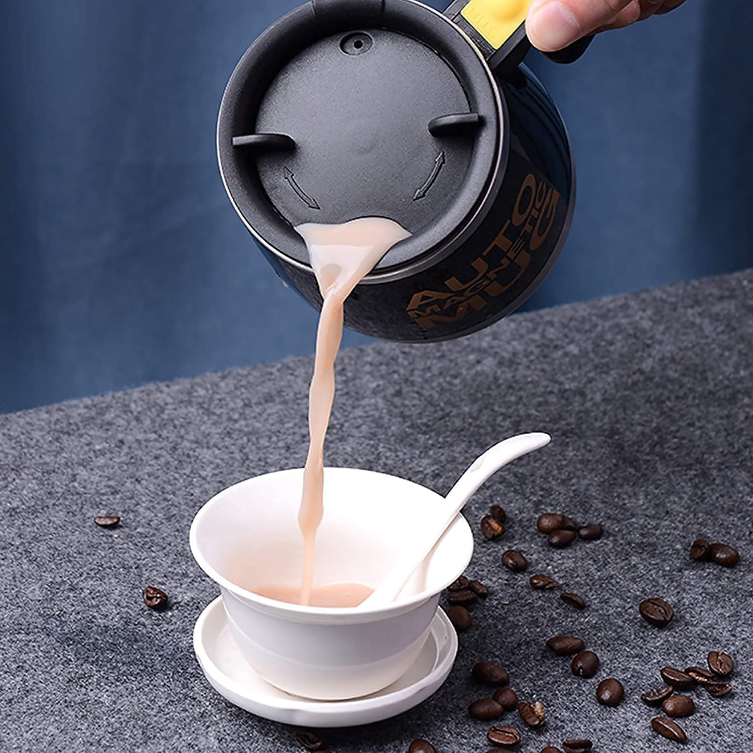 8246 Self Stirring Mug With Lid used in all kinds of household and official places for serving drinks, coffee, any types of beverages etc. (1 Pc / 400 ML)