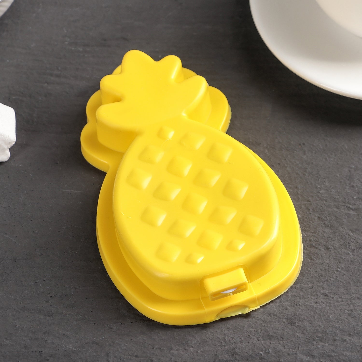 7171 Durable Pineapple Shape Ice Candy Cream Mould Silicone Popsicle Mold Ice Pop DIY Kitchen Tool Ice Molds