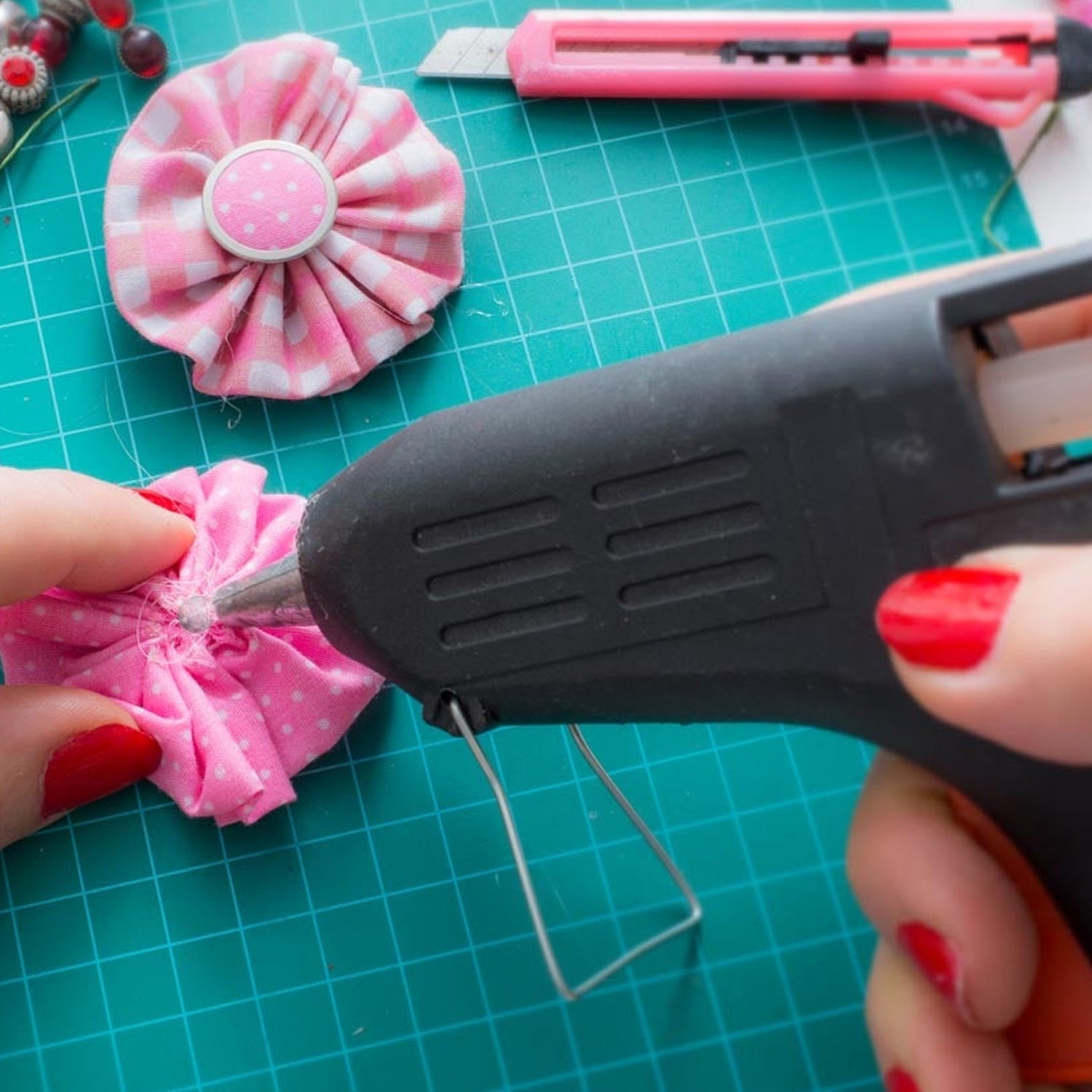 0557A Professional Hot Melt Glue Gun with Rapid Heating and Quick Melt Glue Gun For Multiuse