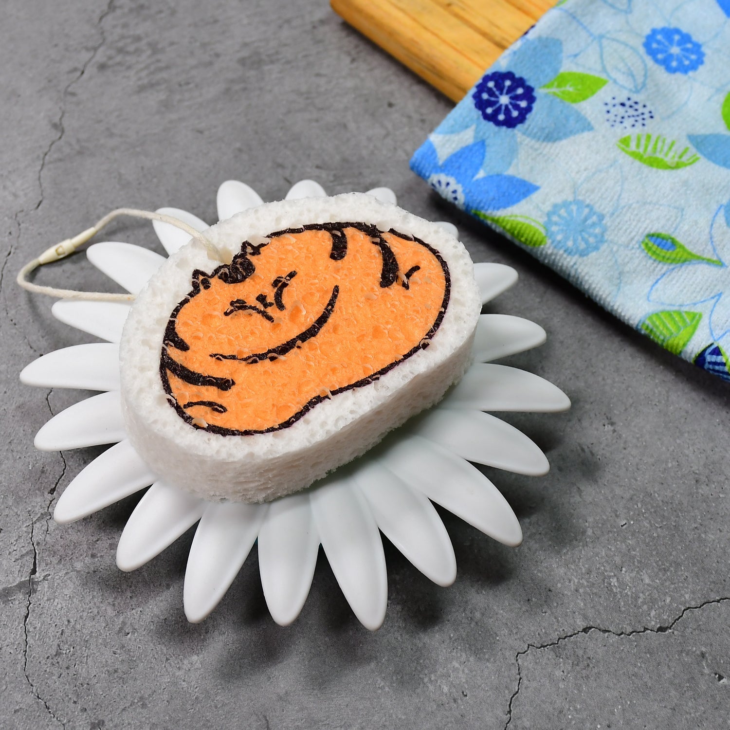 6428 Compressed Wood Pulp Sponge. Creative Cartoon Design Scouring Pad Dishwashing Absorbing Pad. Kitchen Cleaning Tool.