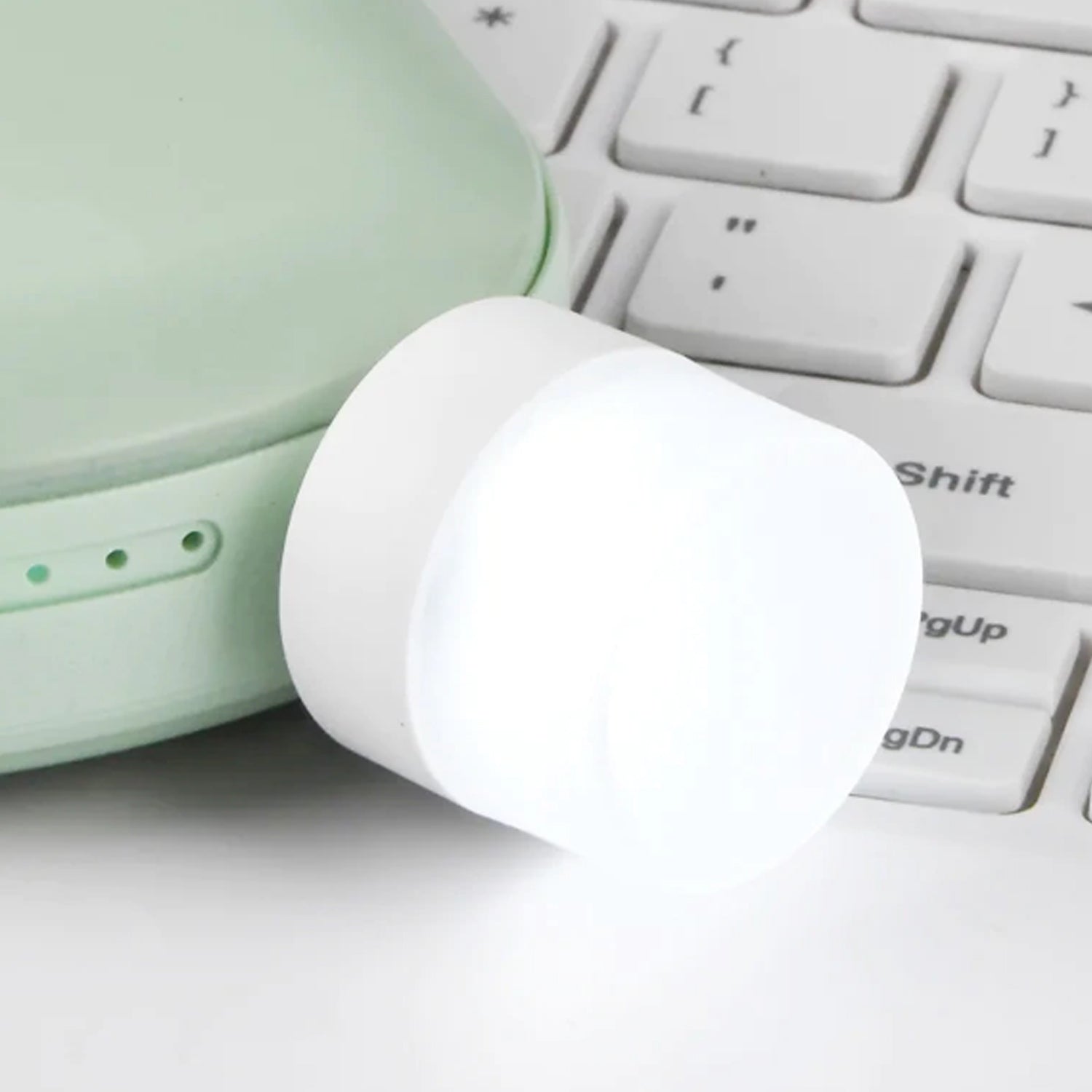 6096 Small USB Bulb used in all kinds of household and official places for room lighting purposes.