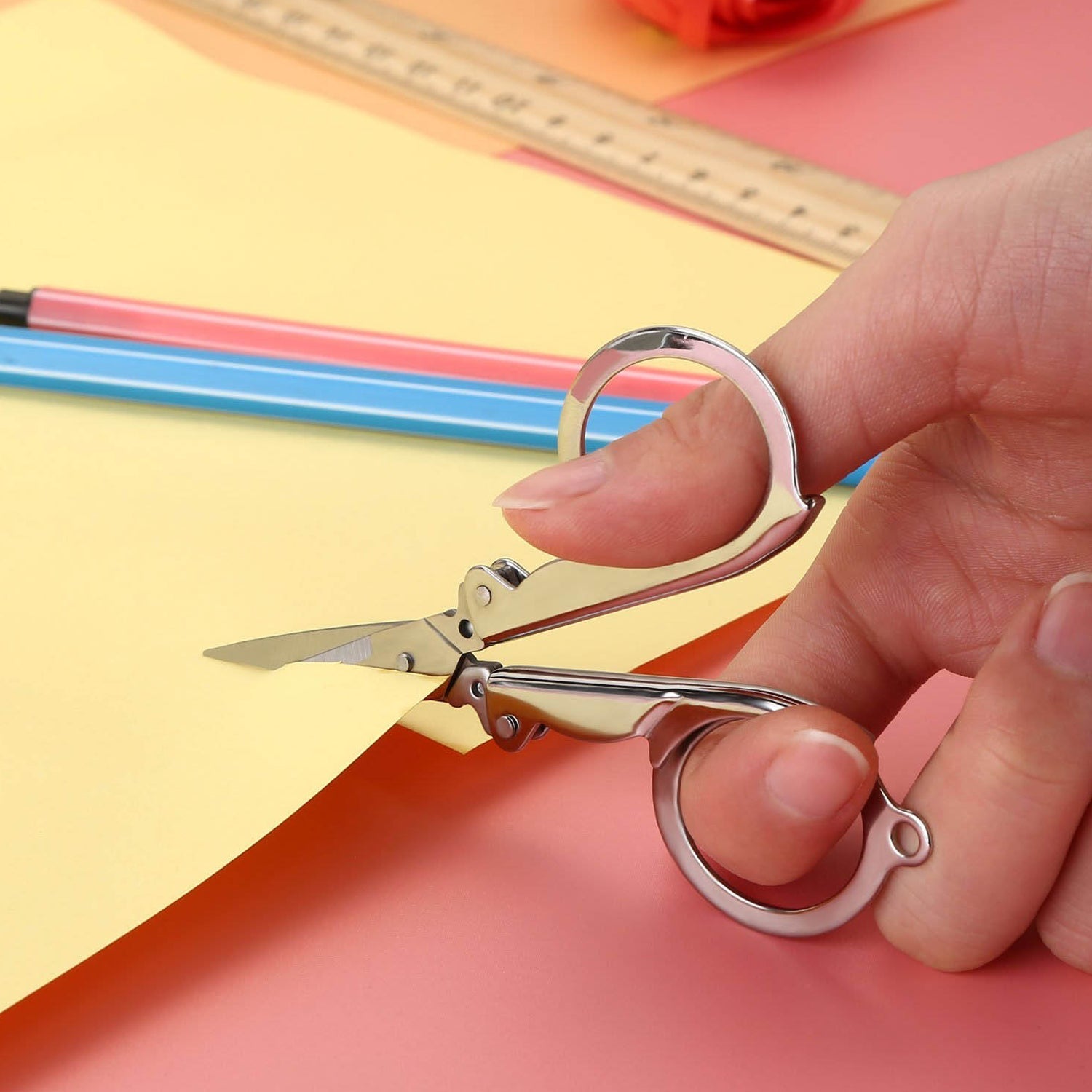 1784 Folding Scissor 3.5inch used in crafting and cutting purposes for children’s and adults.