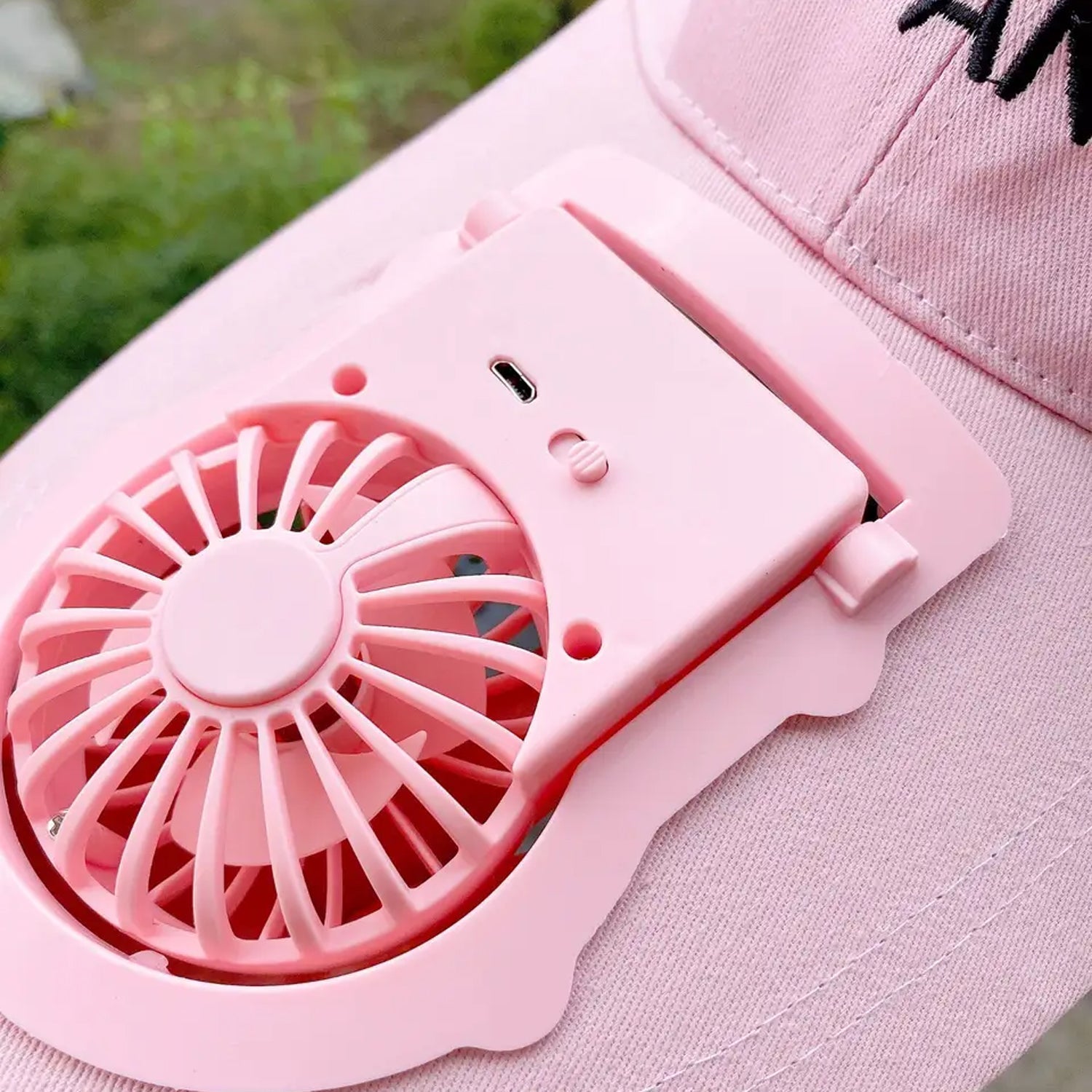 1135_rechargeable_fan_cap