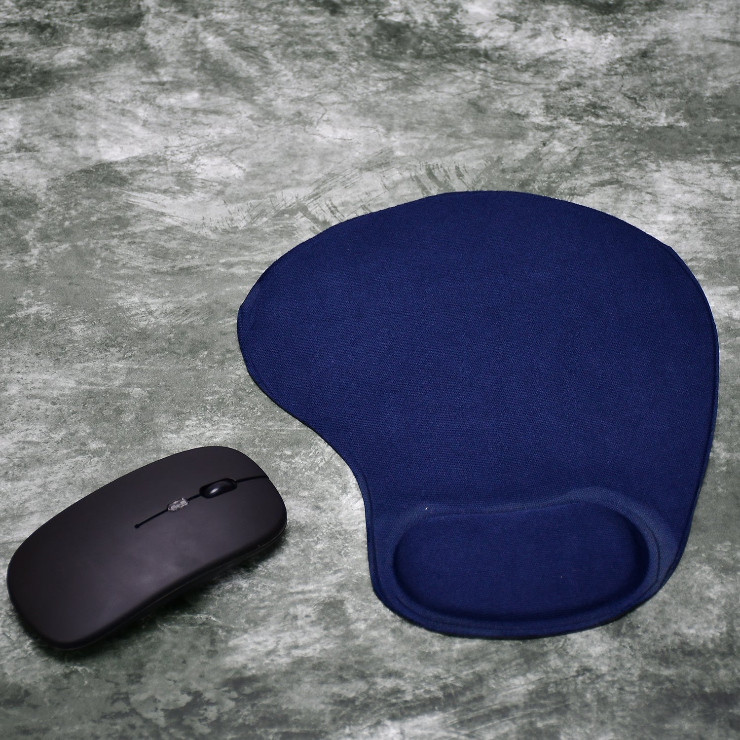 6161A WRIST S MOUSE PAD USED FOR MOUSE WHILE USING COMPUTER.